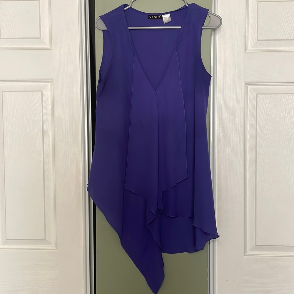 Venus Women’s Sleeveless Blouse, Size Medium, Great Condition!
